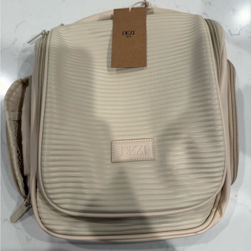 DEZI Cream Toiletry bag